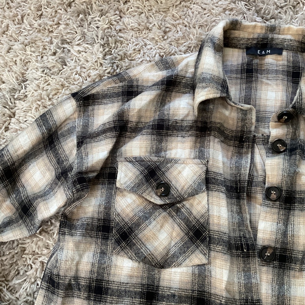E&M Tan and Black Plaid Button Down Shacket Oversized Flannel Shirt Large - Picture 3 of 13